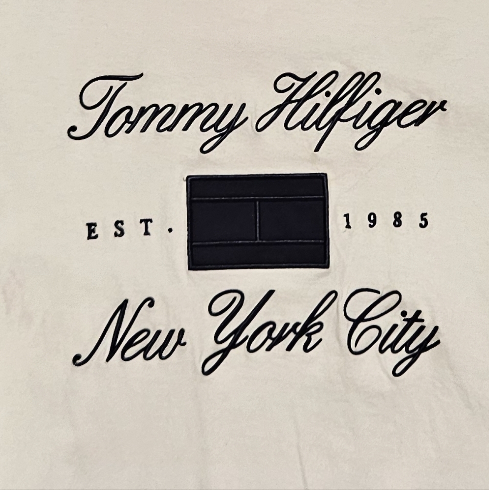 Tommy Hilfiger Logo Tee White Script NYC Flag Regular Fit S - Picture 4 of 8